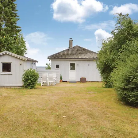 Vakantiehuis Three-bedroom Holiday In *